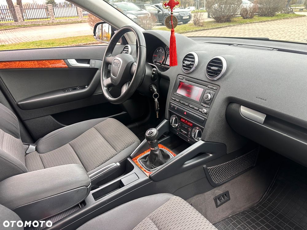 Audi A3 Sportback 2.0 TDI DPF quattro Ambiente - 5