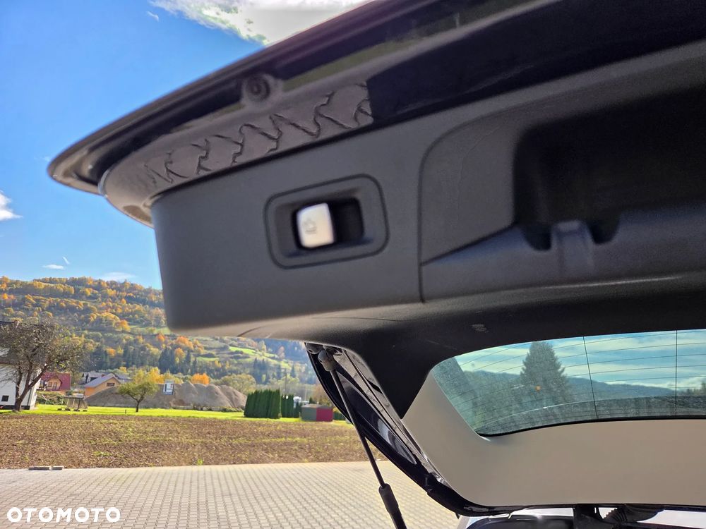 Mercedes-Benz GLC - 12