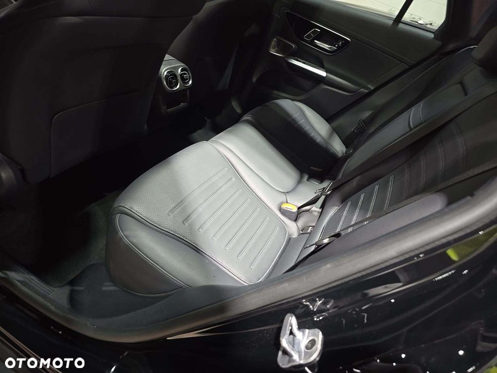 Mercedes-Benz GLC 300 4Matic 9G-TRONIC AMG Line - 12