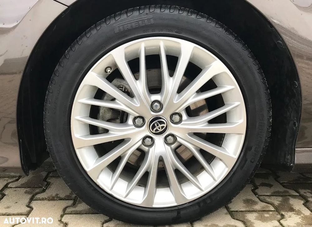 Toyota Camry 2.5 Hybrid Dynamic - 40