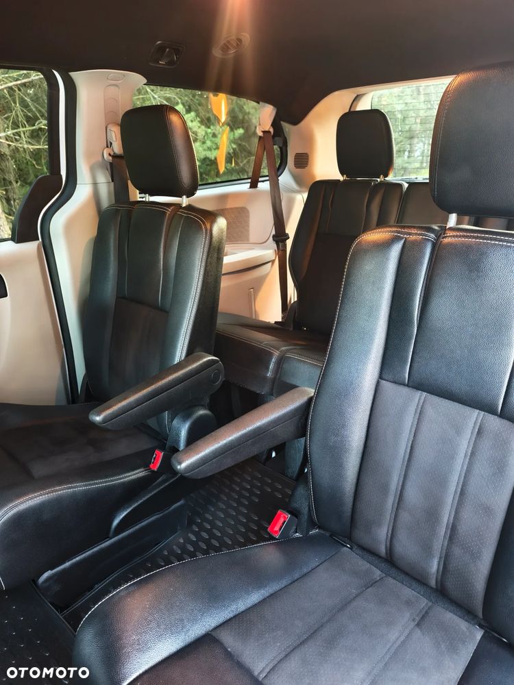 Dodge Grand Caravan - 13
