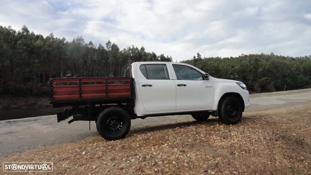 Toyota Hilux 2.4 D-4D 4WD CD CM - 5