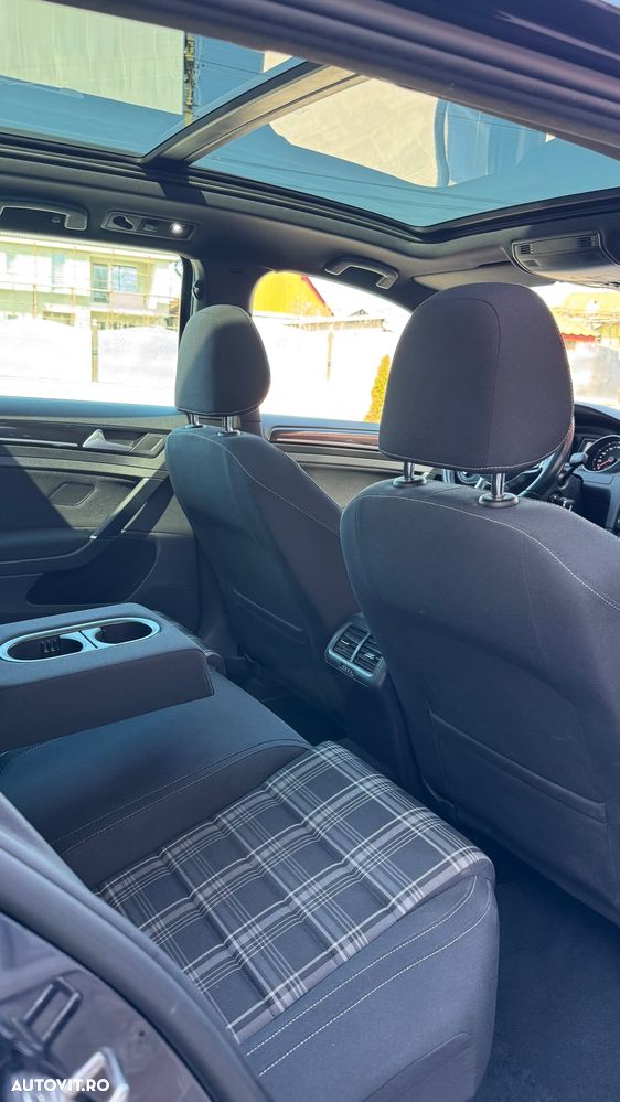 Volkswagen Golf - 18