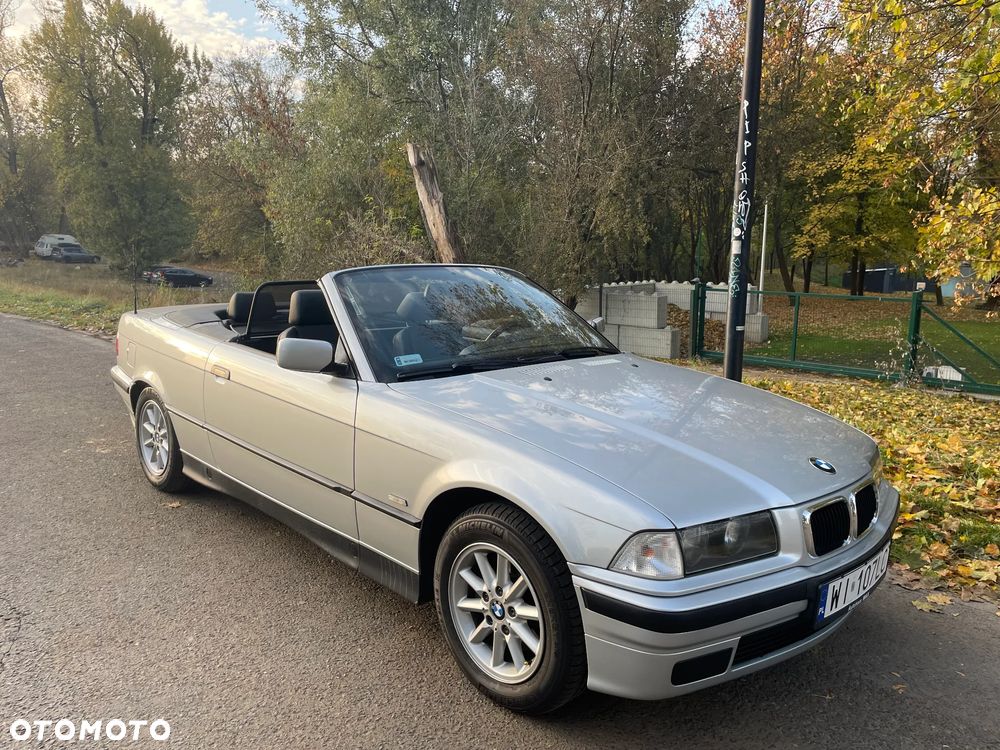 BMW Seria 3 318i Cabriolet - 11