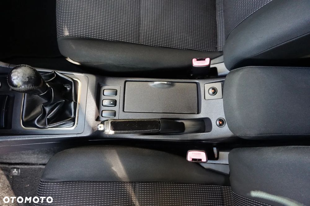 Mitsubishi Lancer - 32