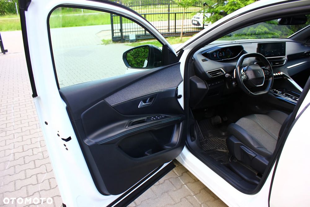 Peugeot 3008 225 e-EAT8 Allure - 25