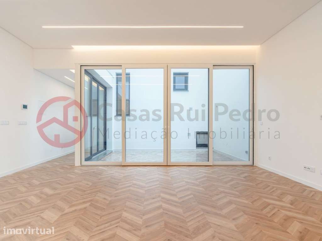 Moradia em Banda T3 Duplex no centro de Setúbal, excelente para o n... - Grande imagem: 4/42