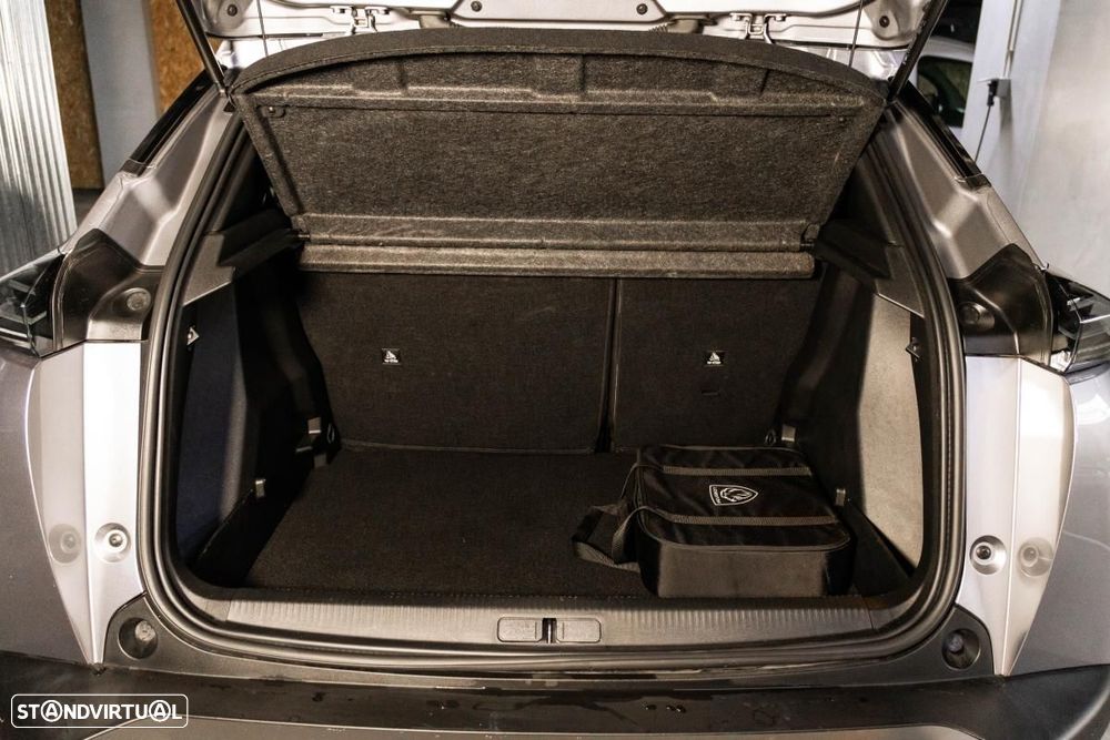 Peugeot e-2008 54 kWh Allure - 43