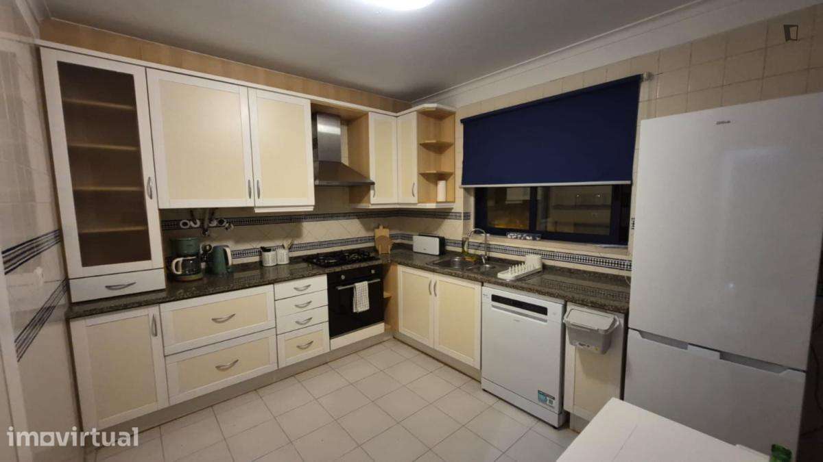 Quarto - localizado em Carcavelos Lisbon - Grande imagem: 4/7
