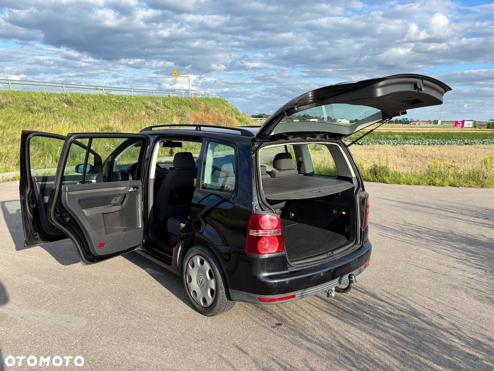 Volkswagen Touran - 8