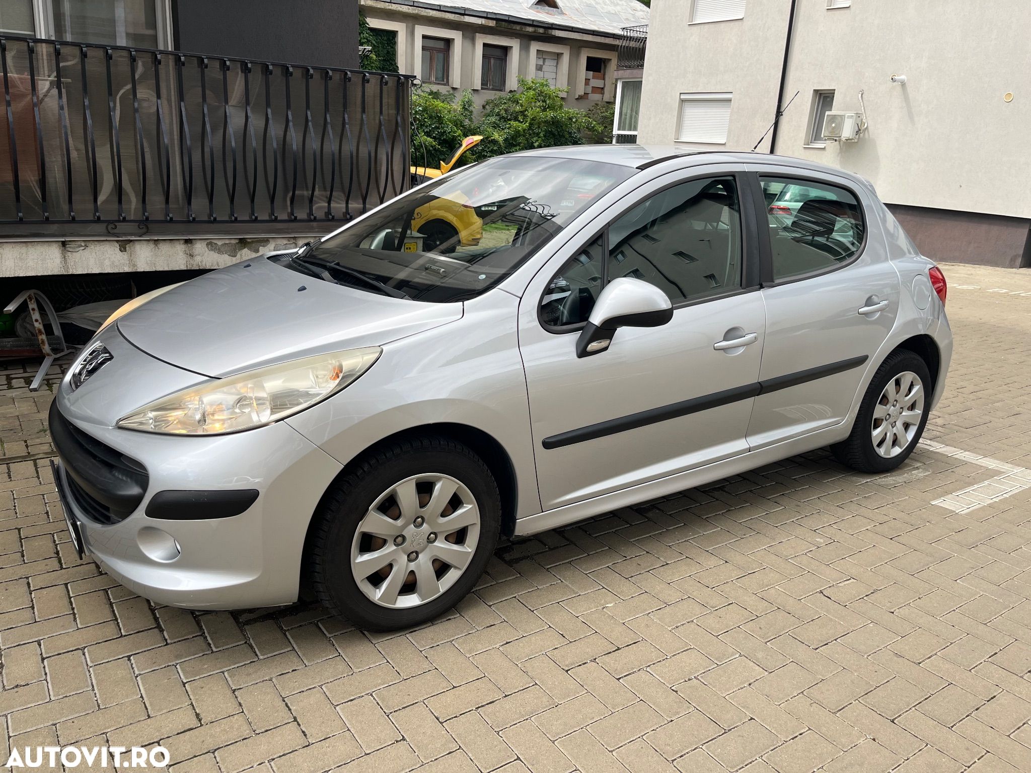Peugeot 207 - 1