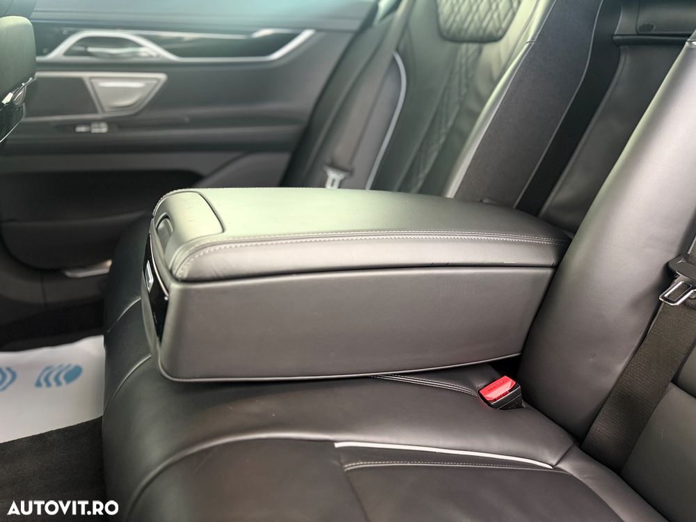BMW Seria 7 730d xDrive - 29