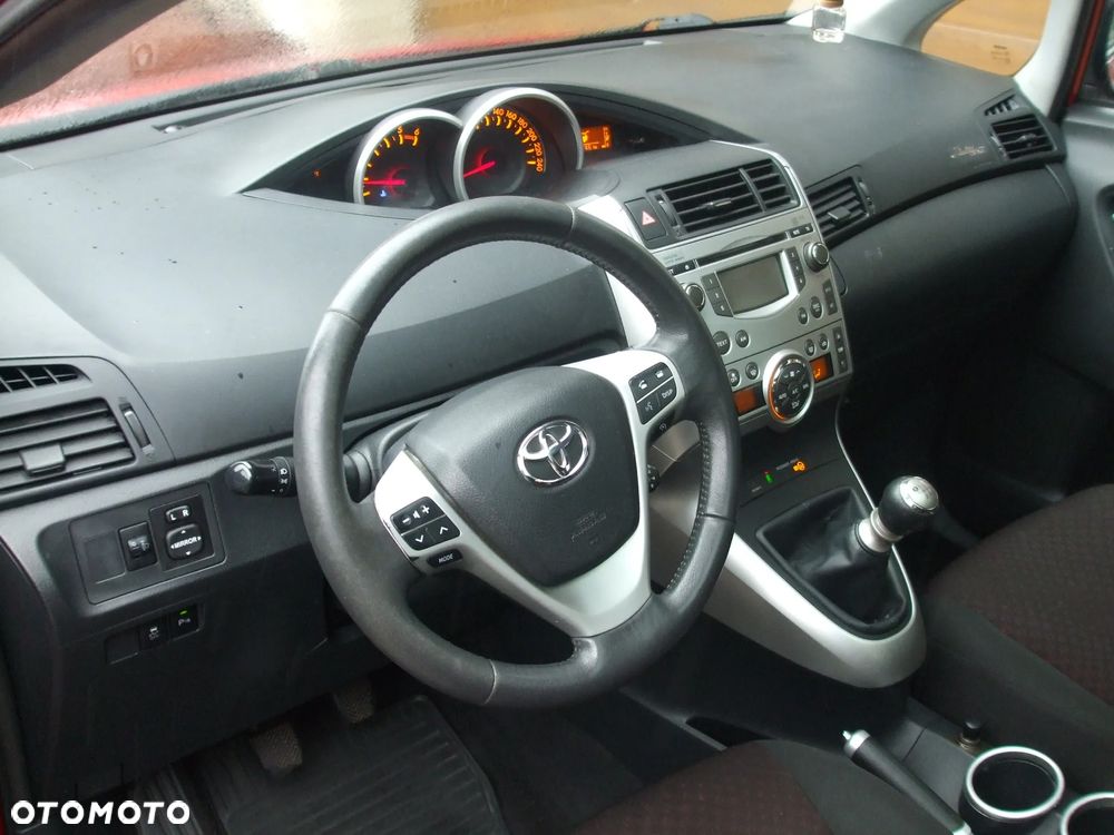Toyota Corolla Verso - 11