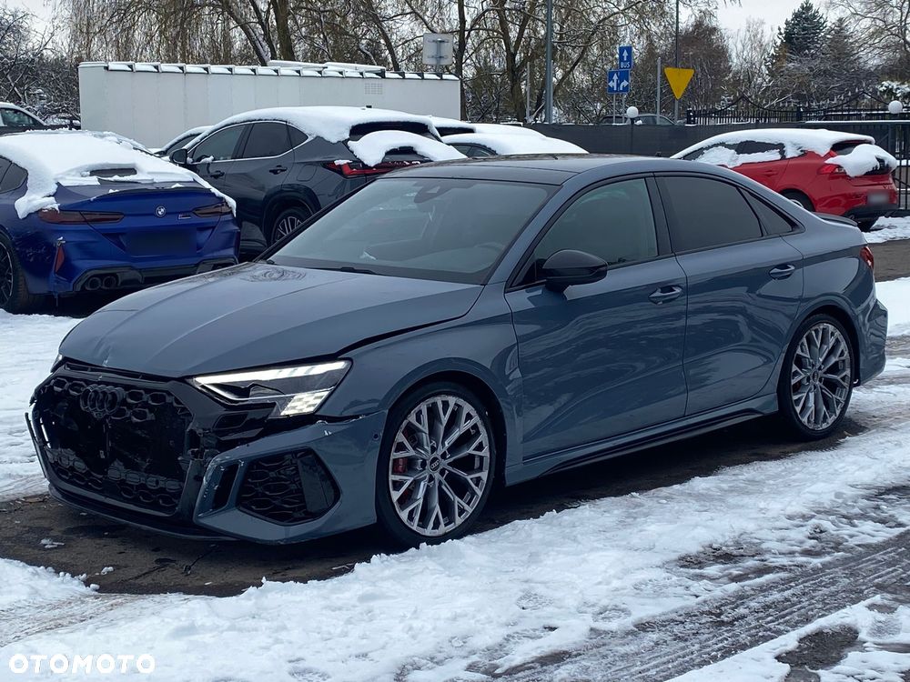 Audi RS3 Limousine - 1