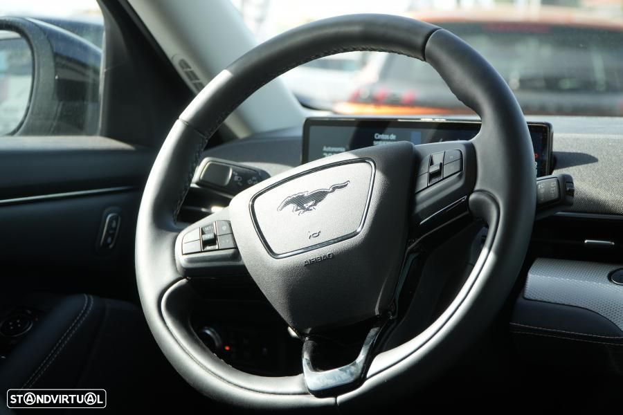 Ford Mustang Mach-E 75.7 kWh Base - 17