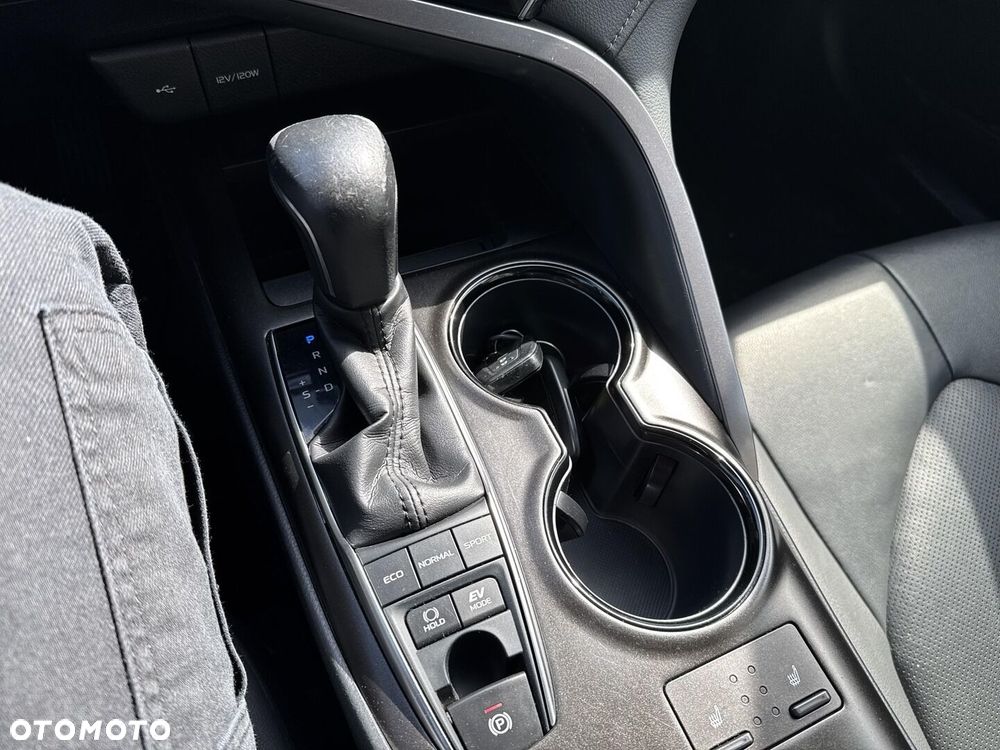 Toyota Camry 2.5 Hybrid Comfort CVT - 26