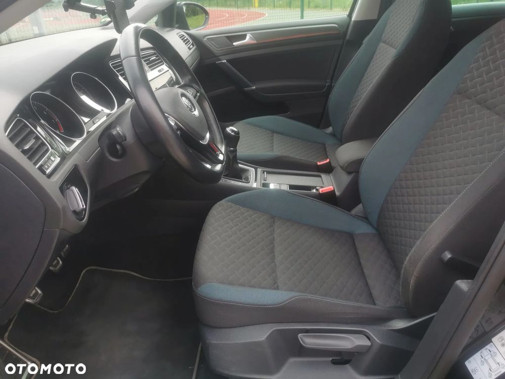 Volkswagen Golf 1.0 TSI IQ Drive - 9