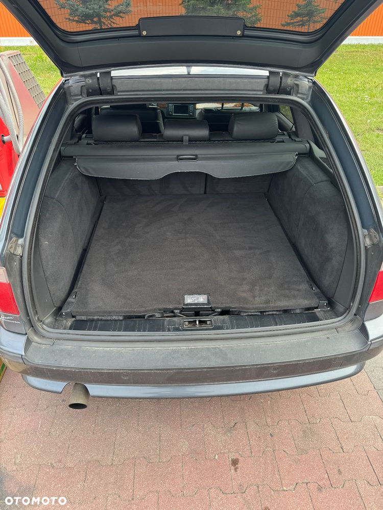 BMW Seria 5 - 32
