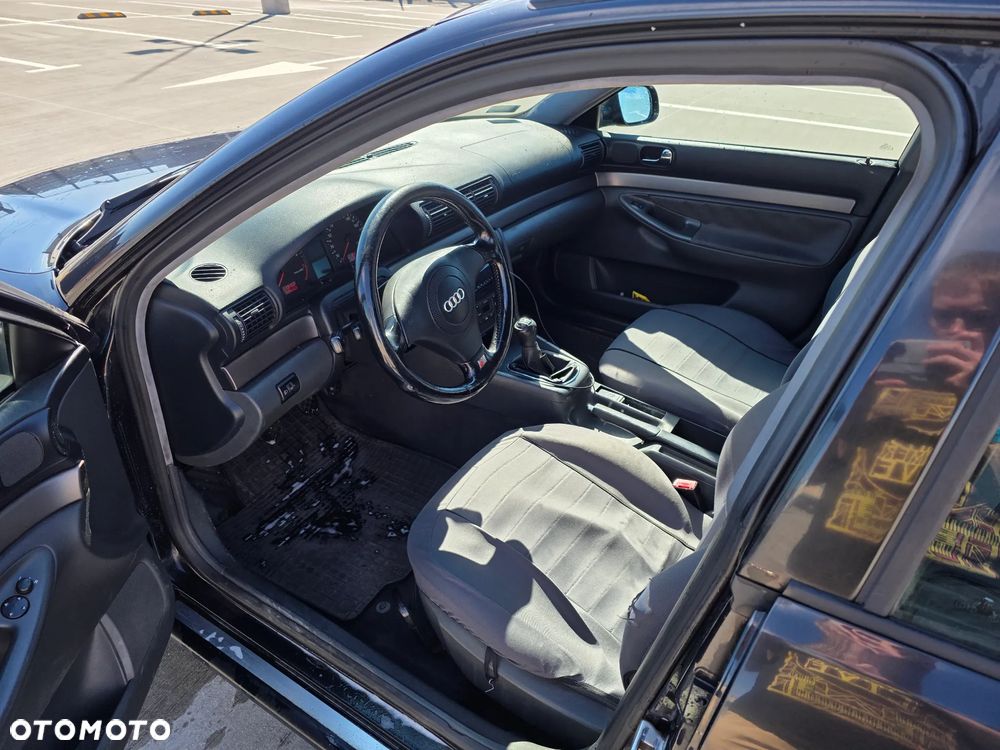 Audi A4 Avant 1.8 - 12