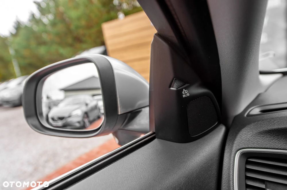Volvo V60 D5 AWD Geartronic R-Design - 29