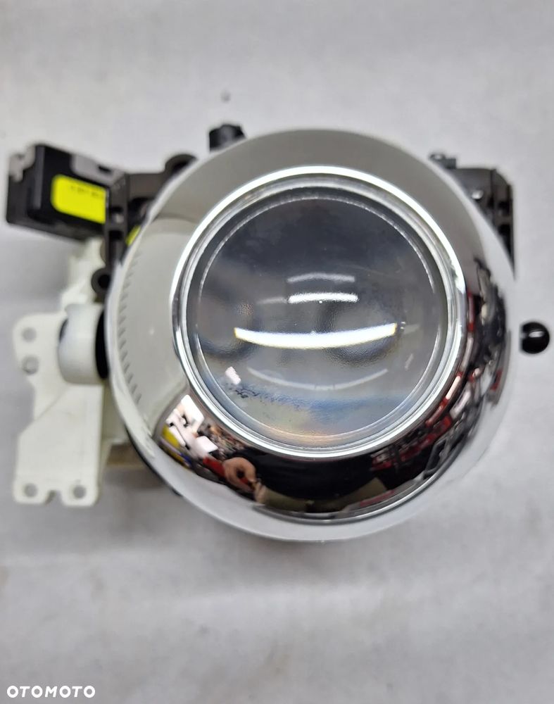 SOCZEWKA  PRAWA , XENON  -OPEL ZAFIRA B LIFT / 2011 ROK / EUROPA - 2