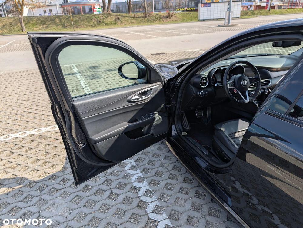 Alfa Romeo Giulia 2.0 Turbo 16V AT8-Q4 Veloce - 13