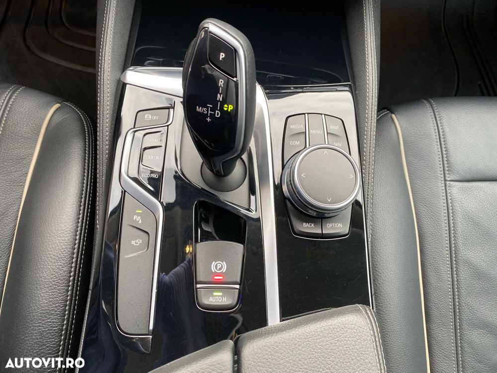 BMW Seria 5 530i xDrive AT - 22