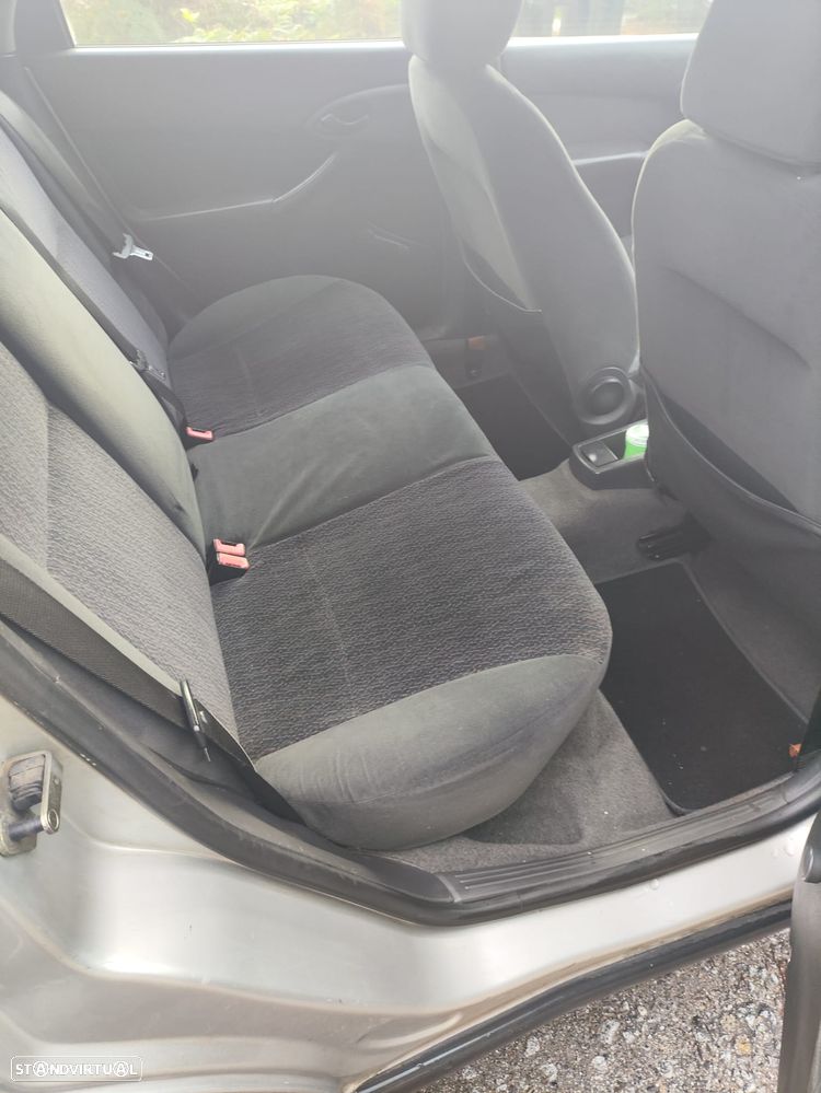 Ford Focus 1.4 Ambiente - 9