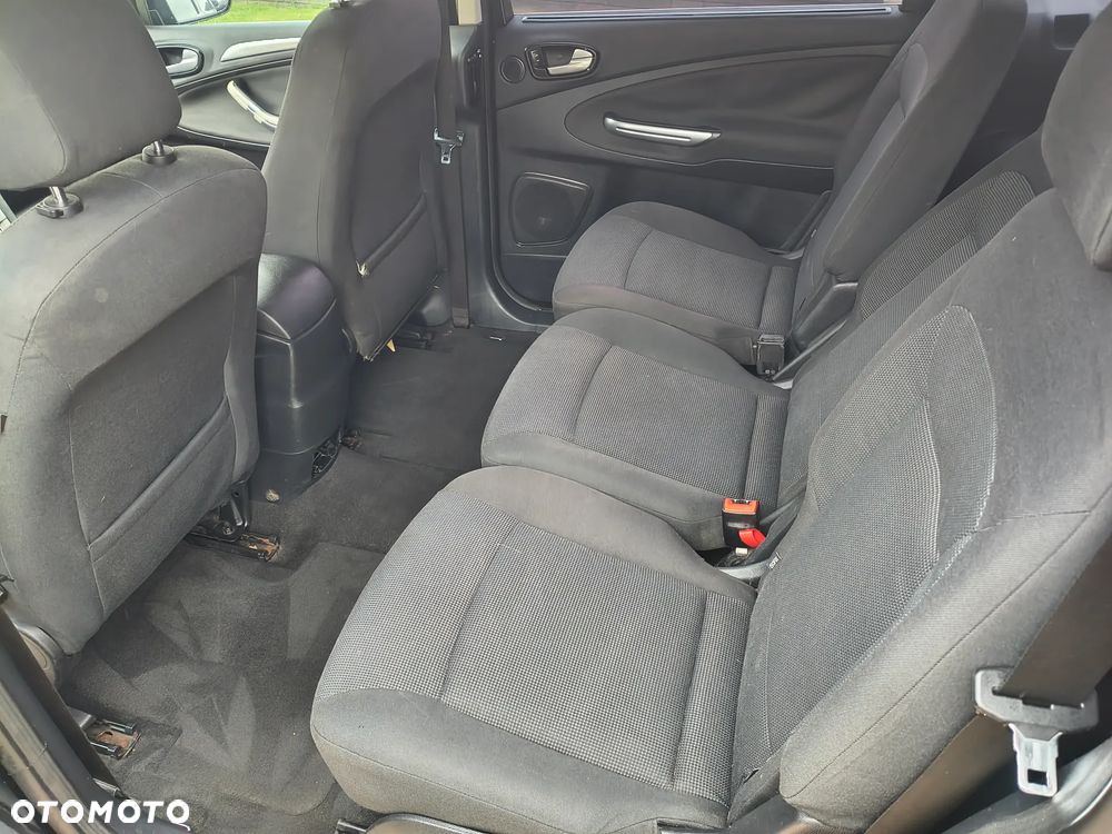 Ford S-Max - 11