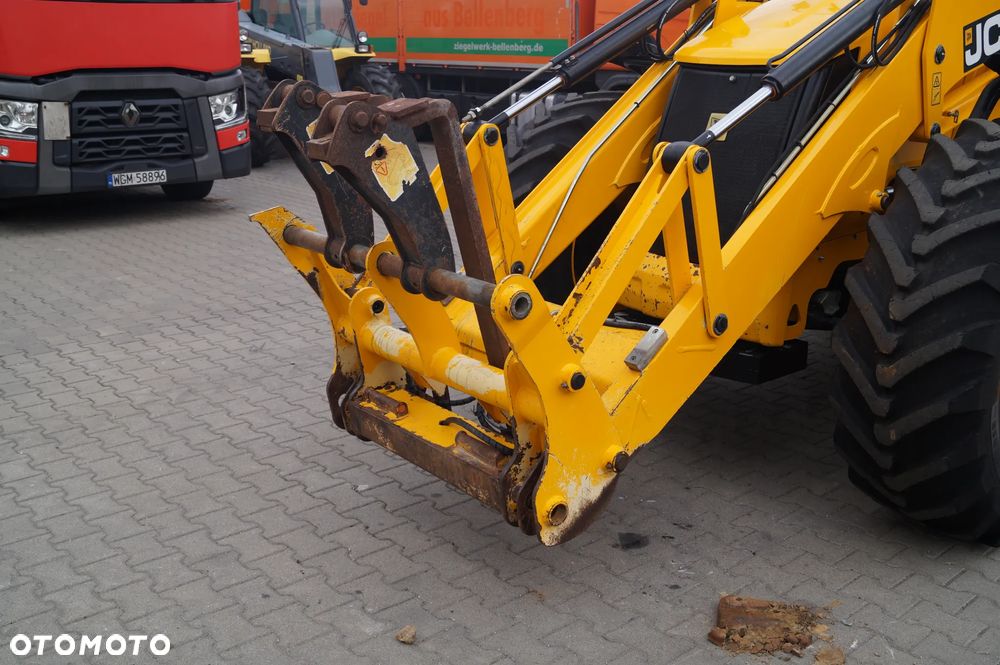 JCB 4CX - 25