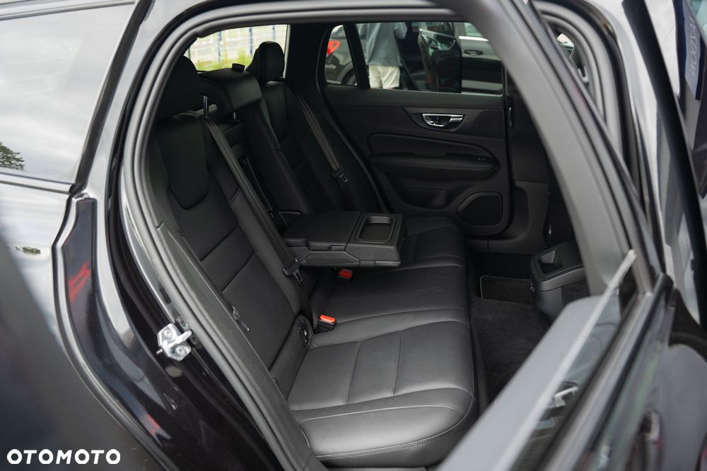 Volvo V60 D3 Geartronic R-Design - 34