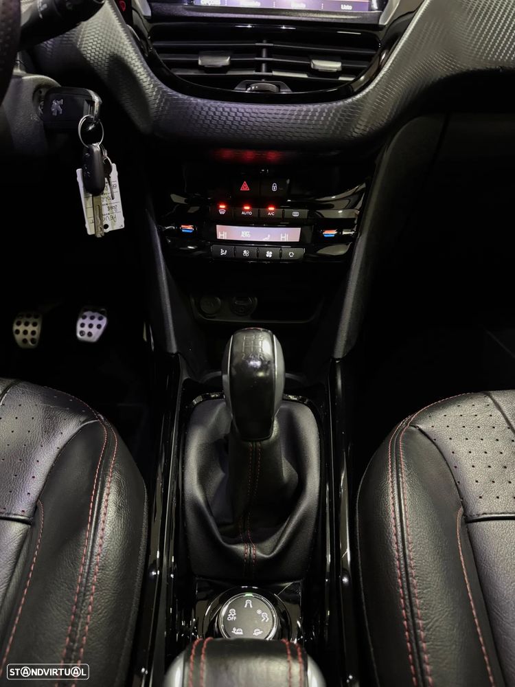 Peugeot 2008 1.2 PureTech GT Line - 24