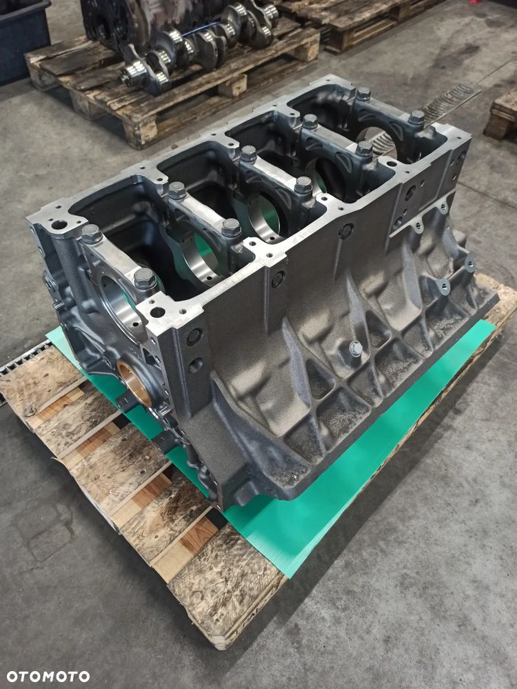 Nowy Blok Silnika Mercedes-Benz OM502 V8 Liebherr, Claas - 1