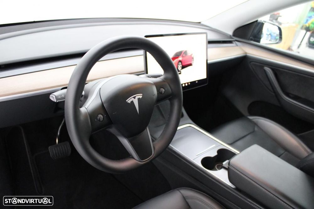 Tesla Model Y Standard - 14