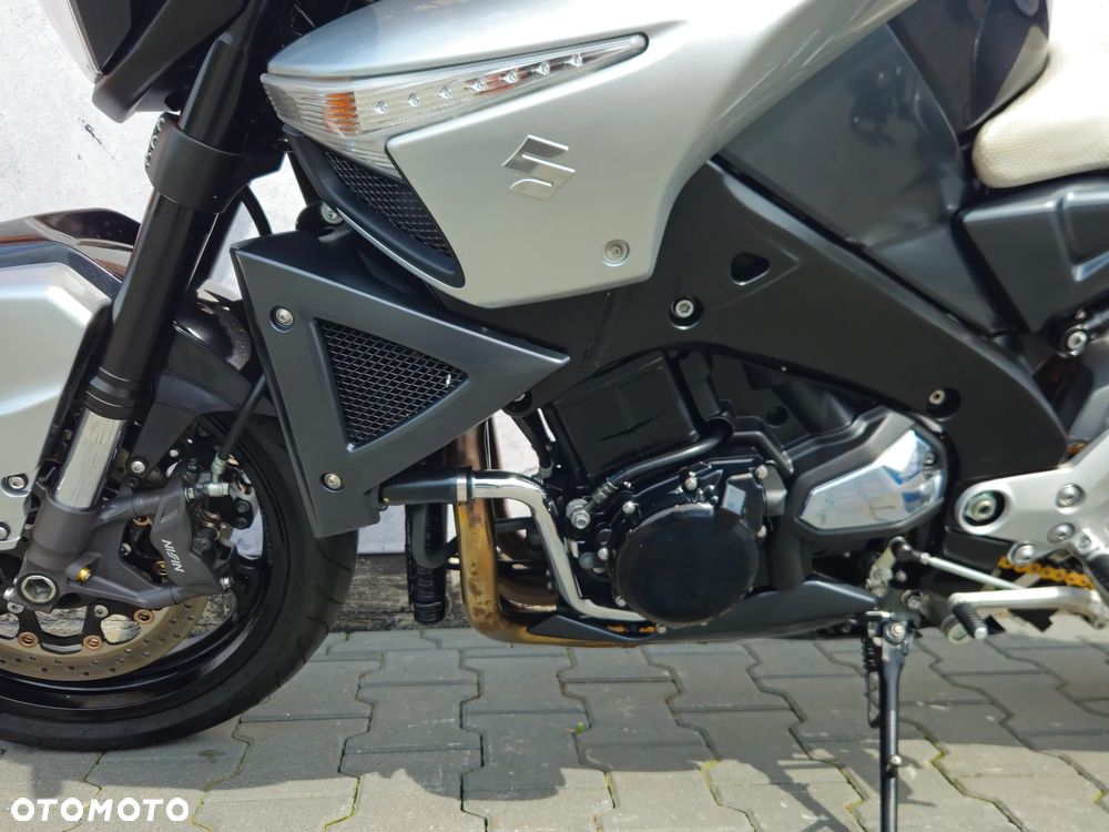 Suzuki GSX - 16