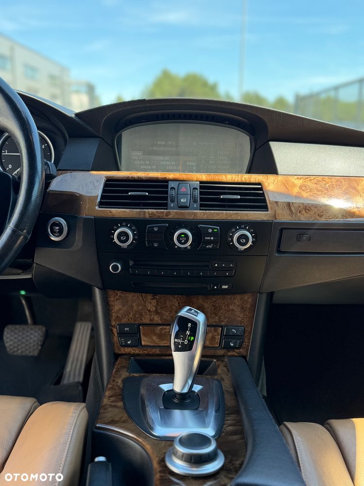 BMW Seria 5 520d - 15