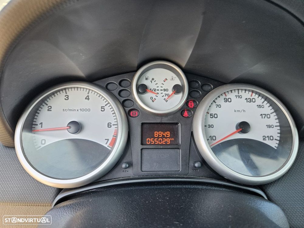 Peugeot 207 1.4 16V Trendy - 26