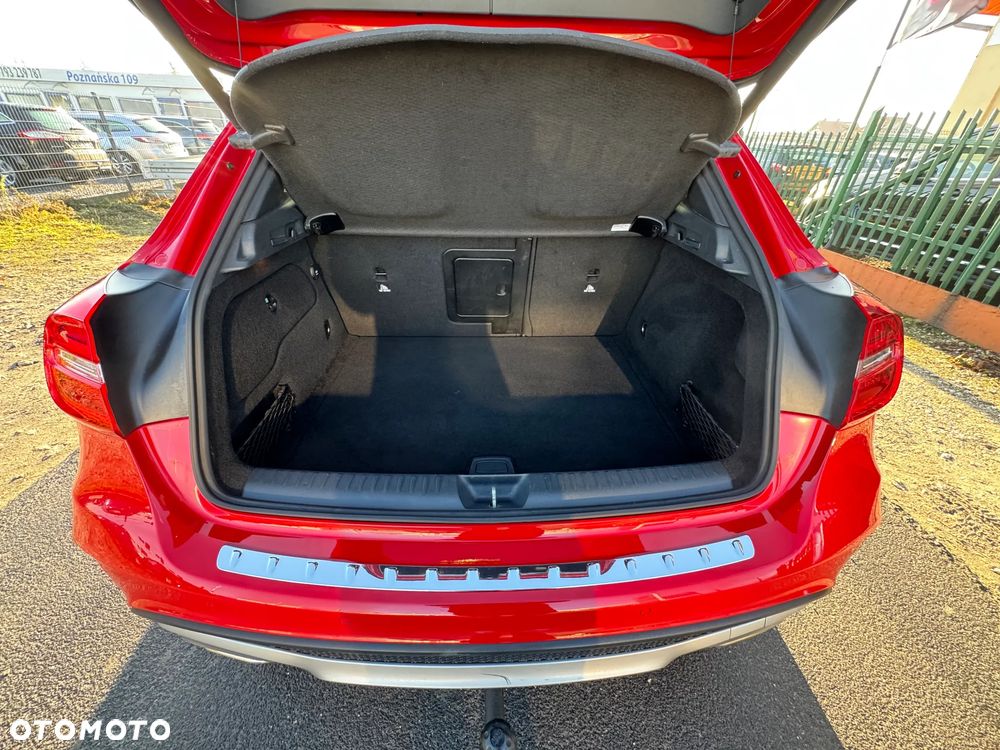 Mercedes-Benz GLA 250 4Matic 7G-DCT AMG Line - 16