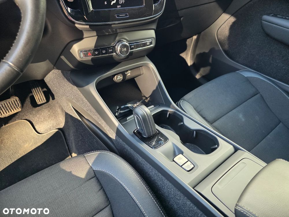 Volvo XC 40 T3 Geartronic Momentum - 26