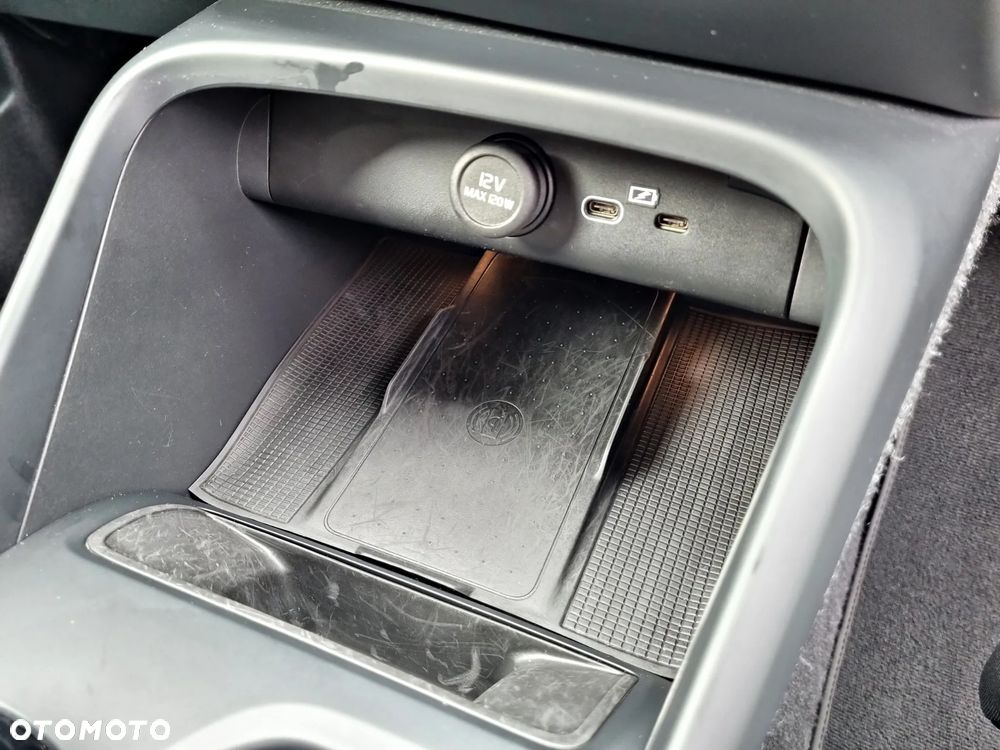 Volvo XC 40 B3 B DKG Ultra Black Edition - 32