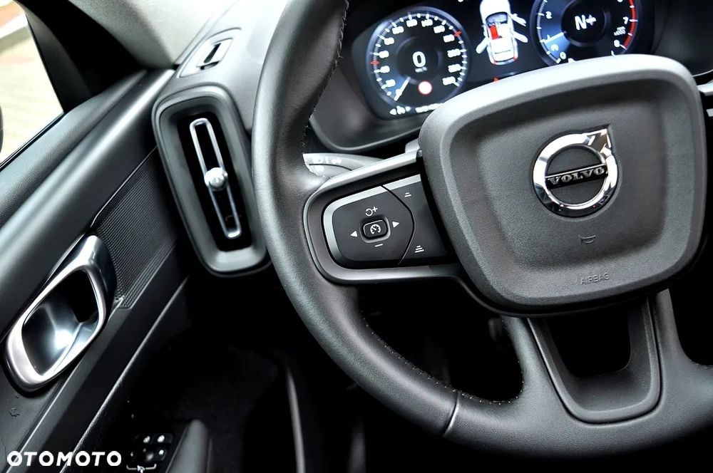 Volvo XC 40 T2 Momentum Pro - 32