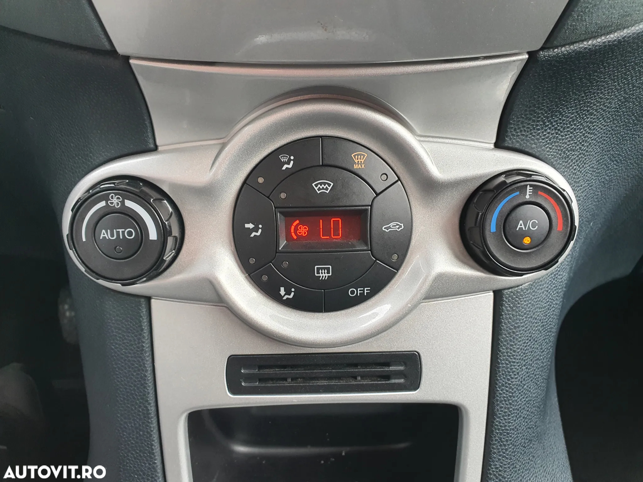Ford Fiesta 1.6 TDCi DPF Titanium - 8