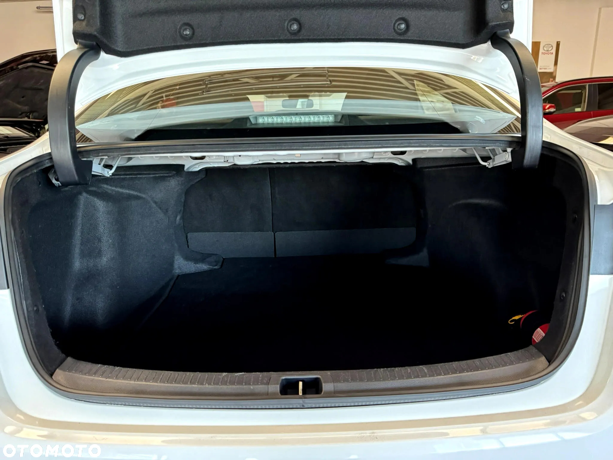 Toyota Corolla 1.8 Hybrid Comfort - 16
