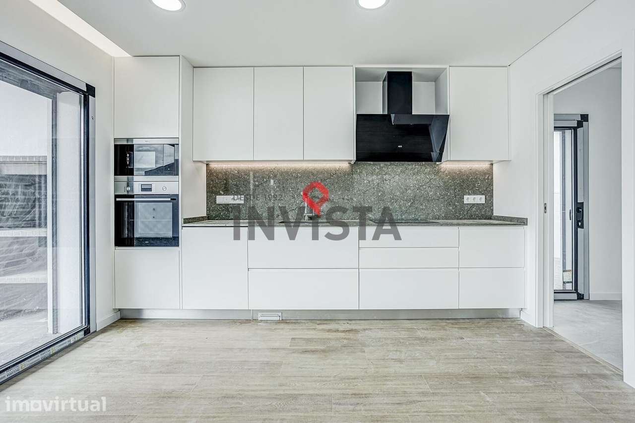 Moradia nova com 3 suites e com arquitectura moderna - Grande imagem: 3/34