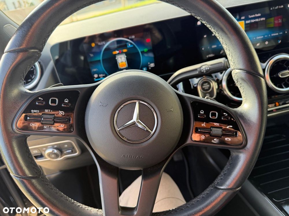 Mercedes-Benz GLA 180 AMG Line - 13