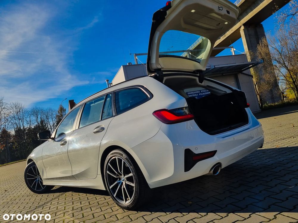 BMW Seria 3 320d Sport Line - 31