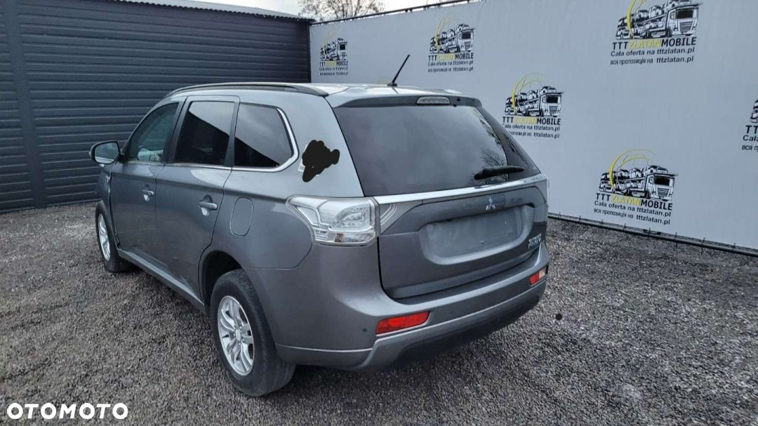 Mitsubishi Outlander - 3