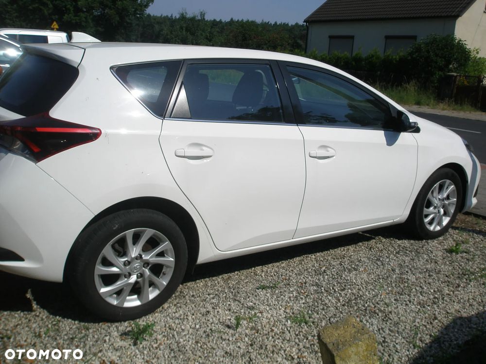 Toyota Auris 1.2 T Prestige - 25