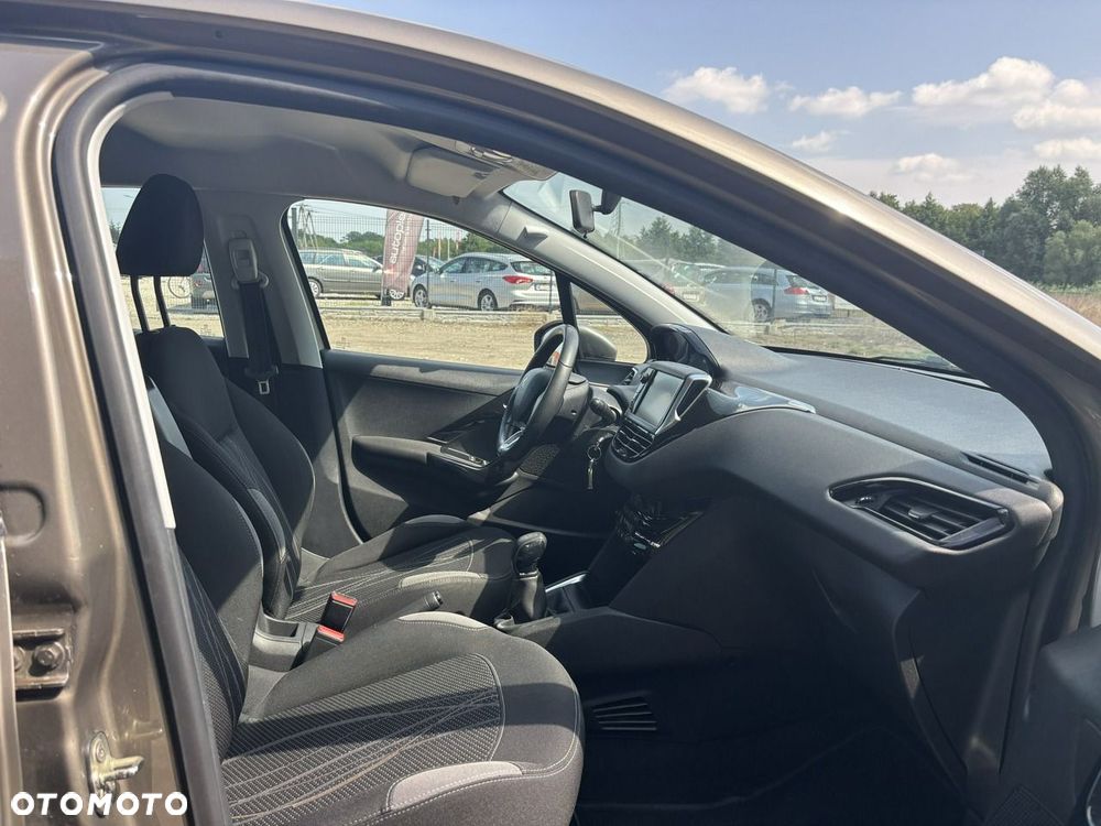 Peugeot 208 - 38