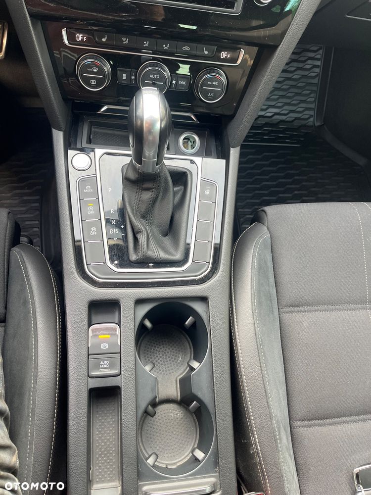 Volkswagen Passat 2.0 TDI SCR DSG Business - 33